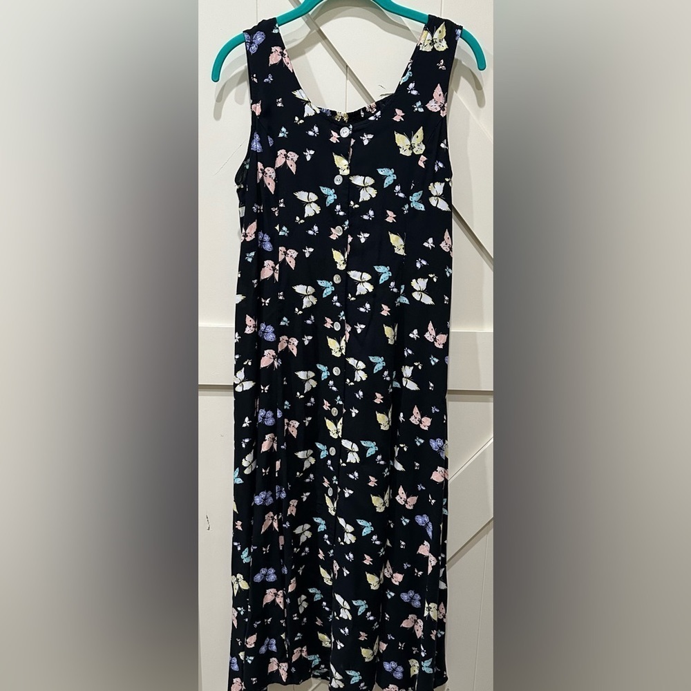 EUC sleeveless dress with smocking in back for added comfort. Size small.